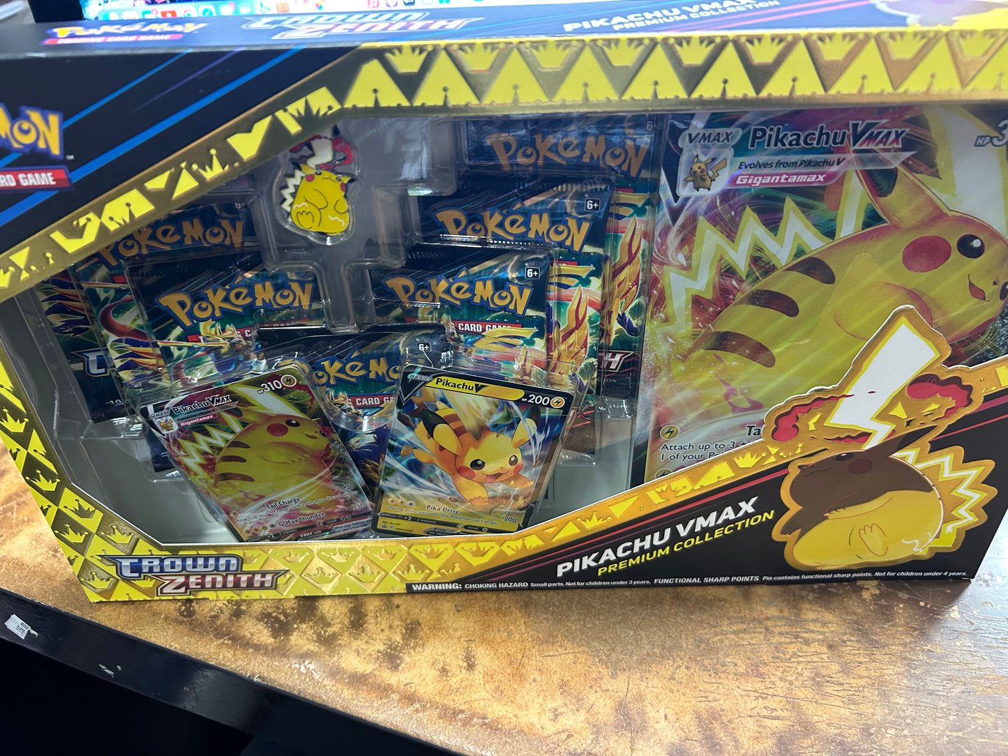 CROWN ZENITH PIKACHU VMAX PREMIUM COLLECTION. 7 PACKS