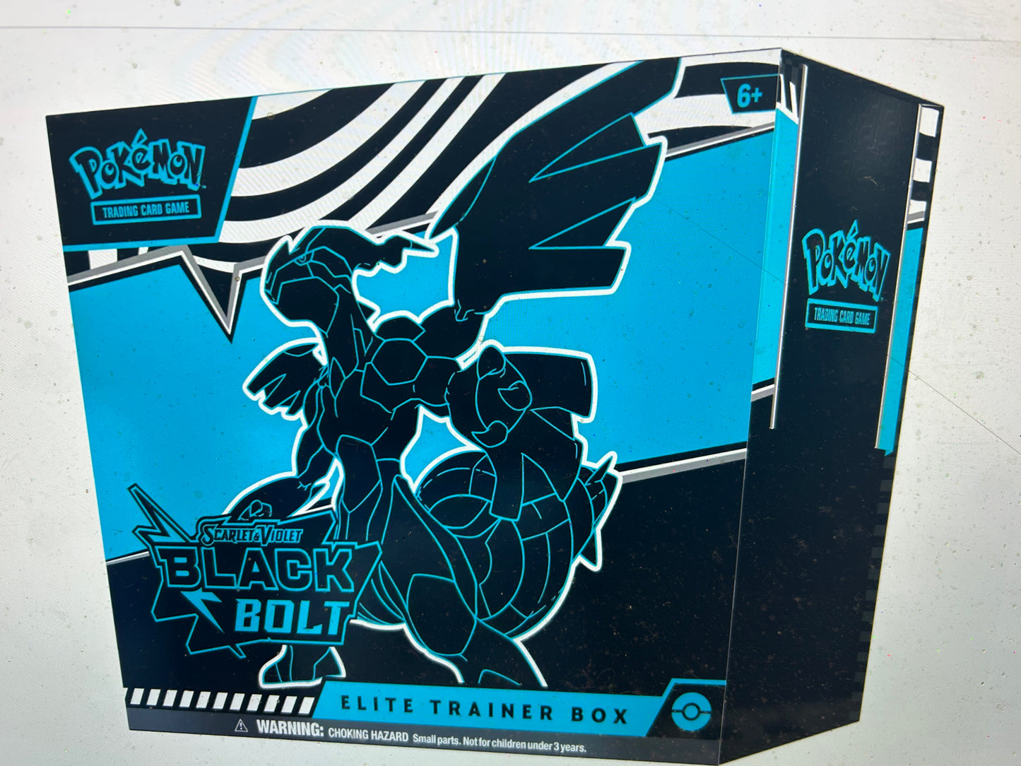 BLACK BOLT SEALED ELITE TRAINER BOX. (RELEASE DATE 7/18).