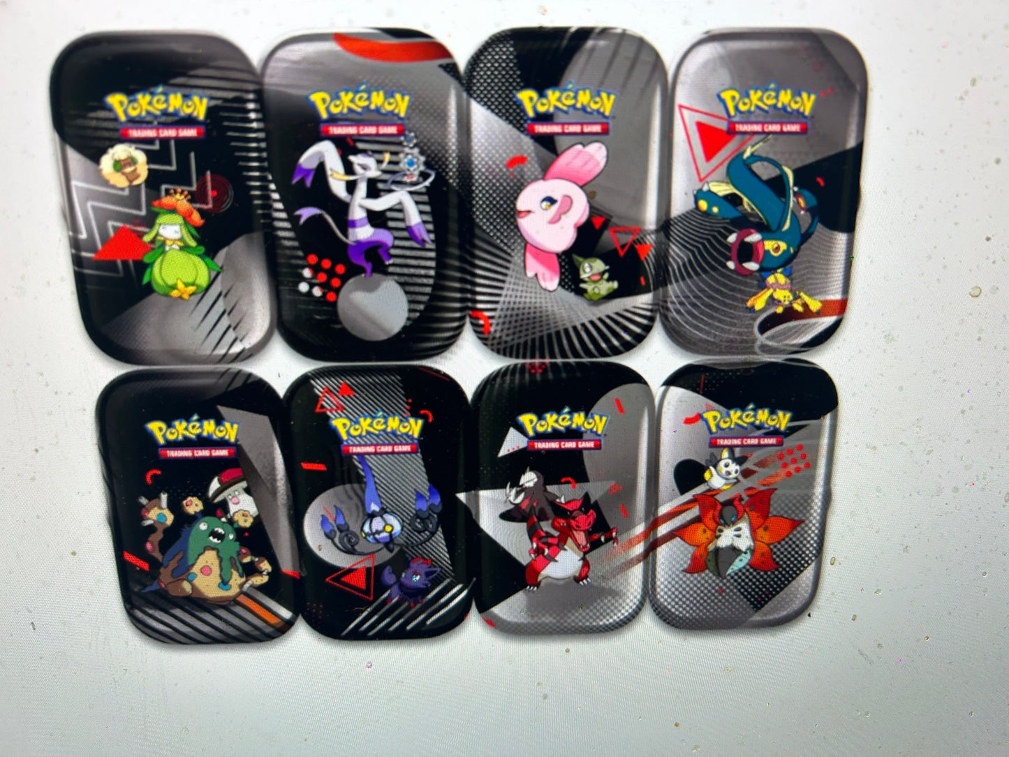 BLACK AND WHITE BLACK BOLT/WHITE FLARE MINI TIN. 2 PACKS.